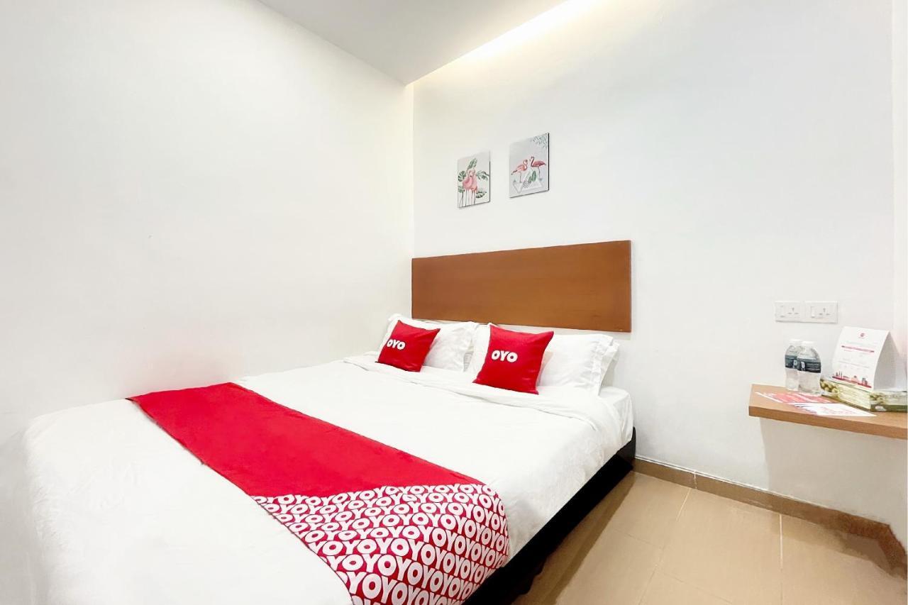 OYO 90334 Mawlaya Hotel Bayan Lepas Bagian luar foto