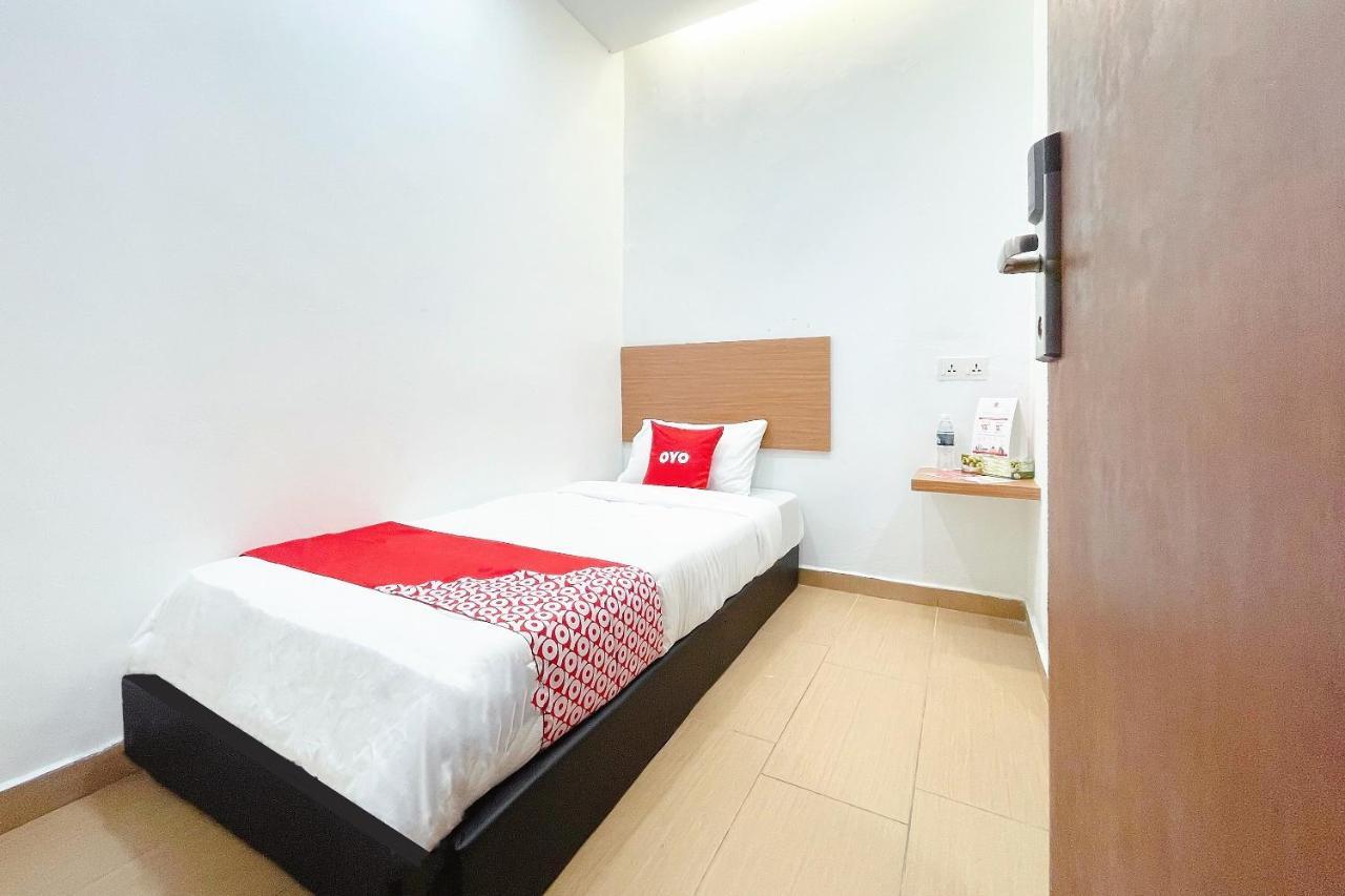OYO 90334 Mawlaya Hotel Bayan Lepas Bagian luar foto