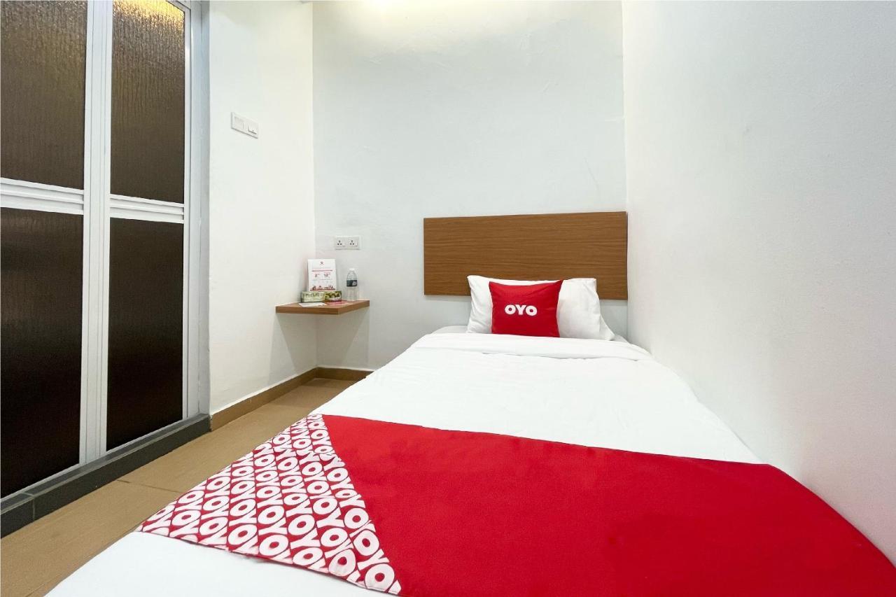 OYO 90334 Mawlaya Hotel Bayan Lepas Bagian luar foto