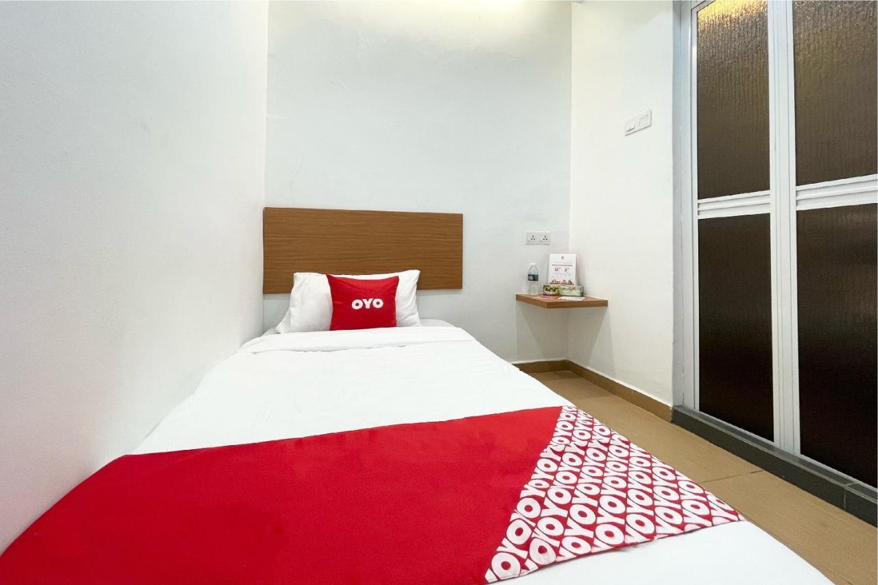 OYO 90334 Mawlaya Hotel Bayan Lepas Bagian luar foto