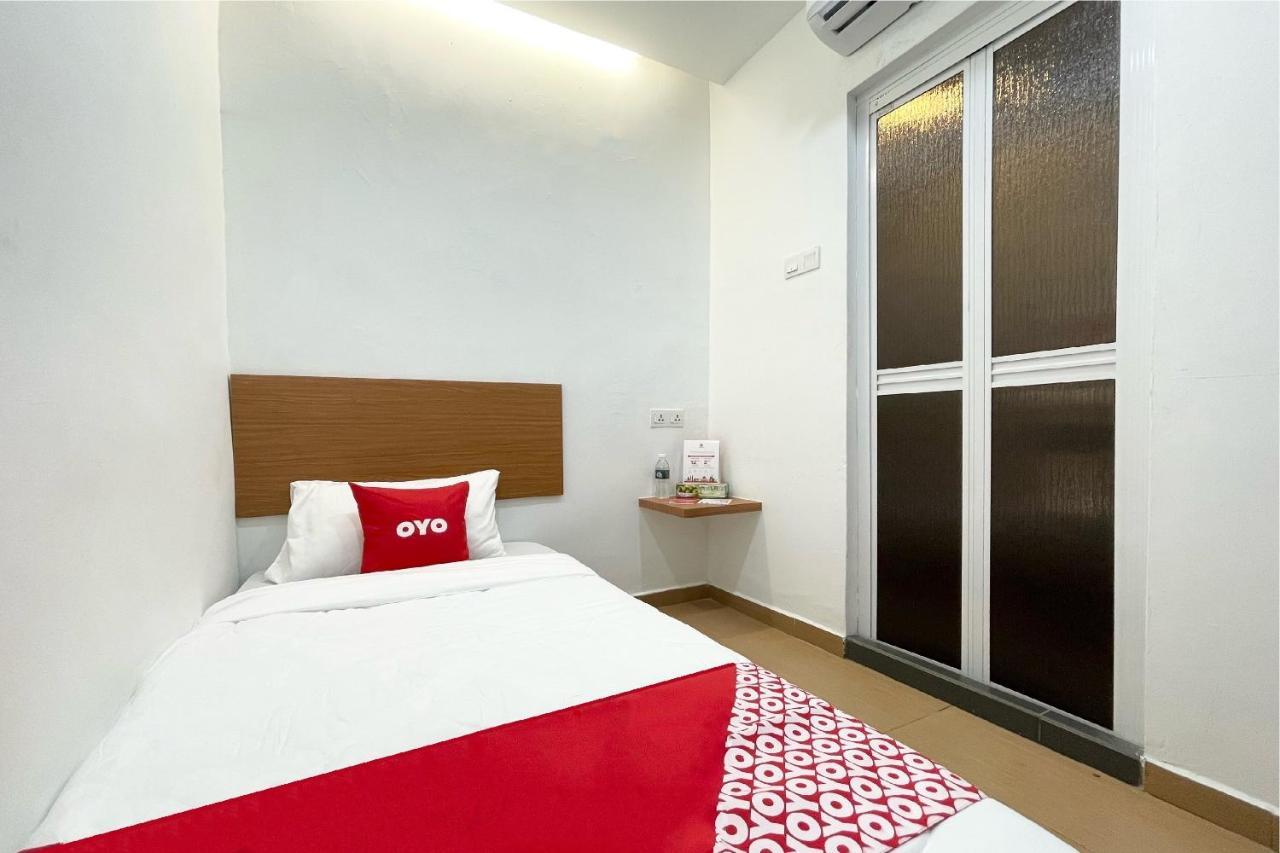 OYO 90334 Mawlaya Hotel Bayan Lepas Bagian luar foto
